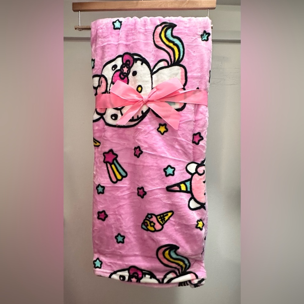 Hello kitty blanket 🍦🌈